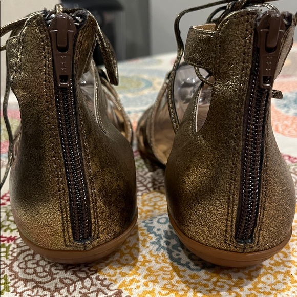 Crown by Born Women's Metallic Gladiator Sandals size 9 - Picture 5 of 11